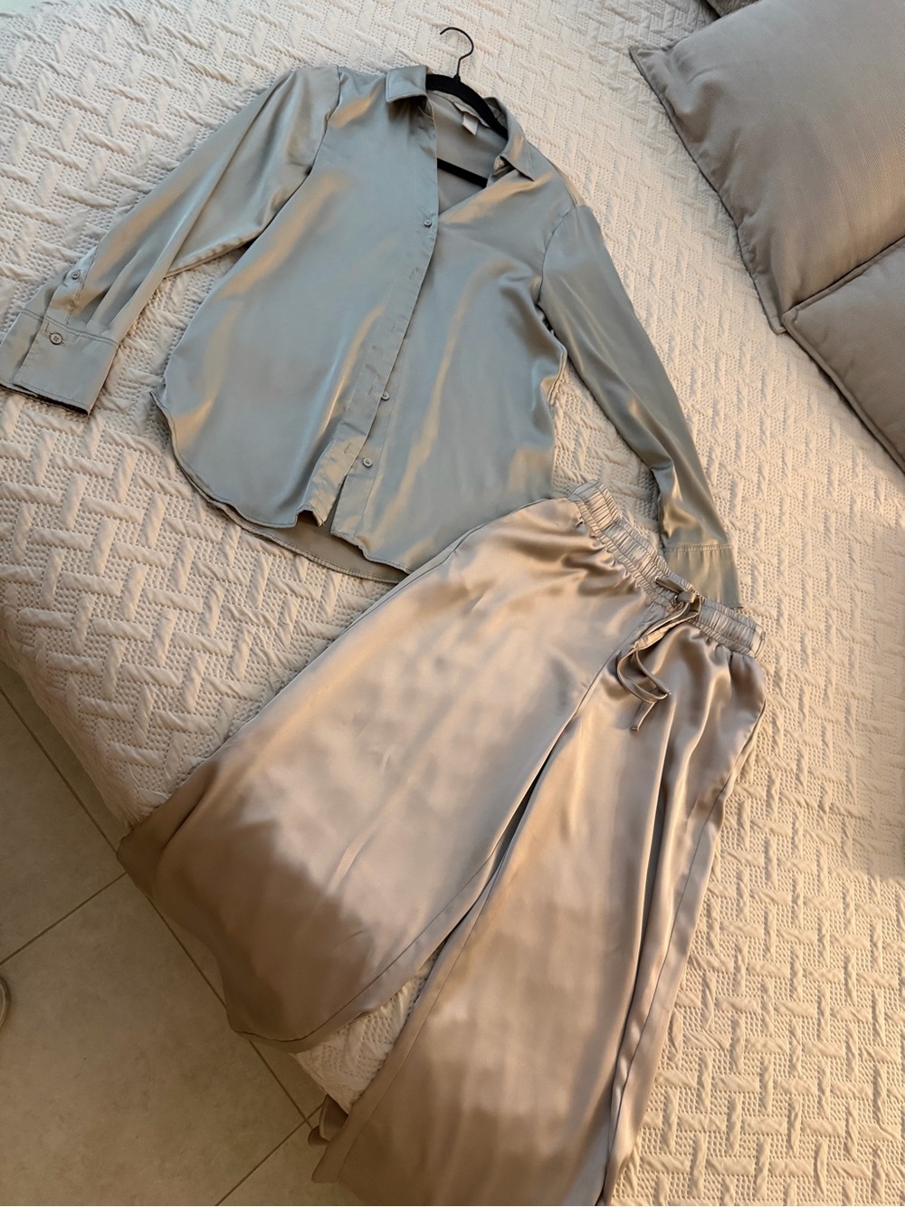 Forever 21 Taupe Satin Elastic-Waist Pants